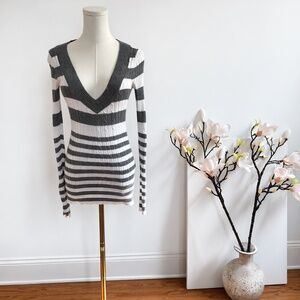 Express Women Y2K Preppy Sweater XS Cable Knit Deep V Neck Fitted Country Club